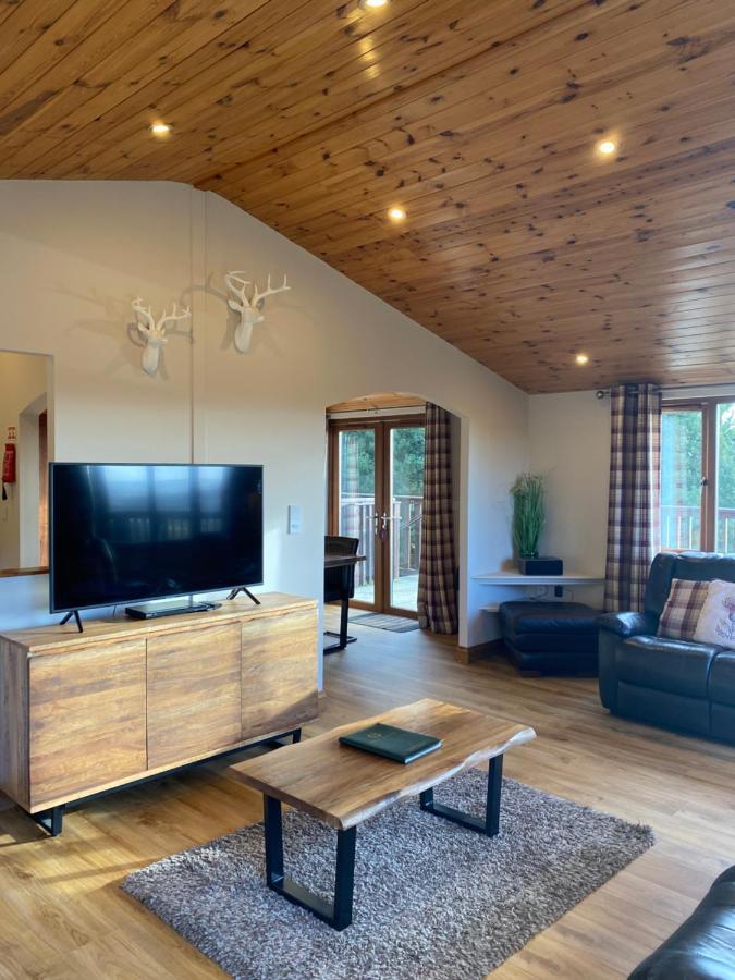 Kingfisher Lodge With Hot Tub Cupar Exterior photo